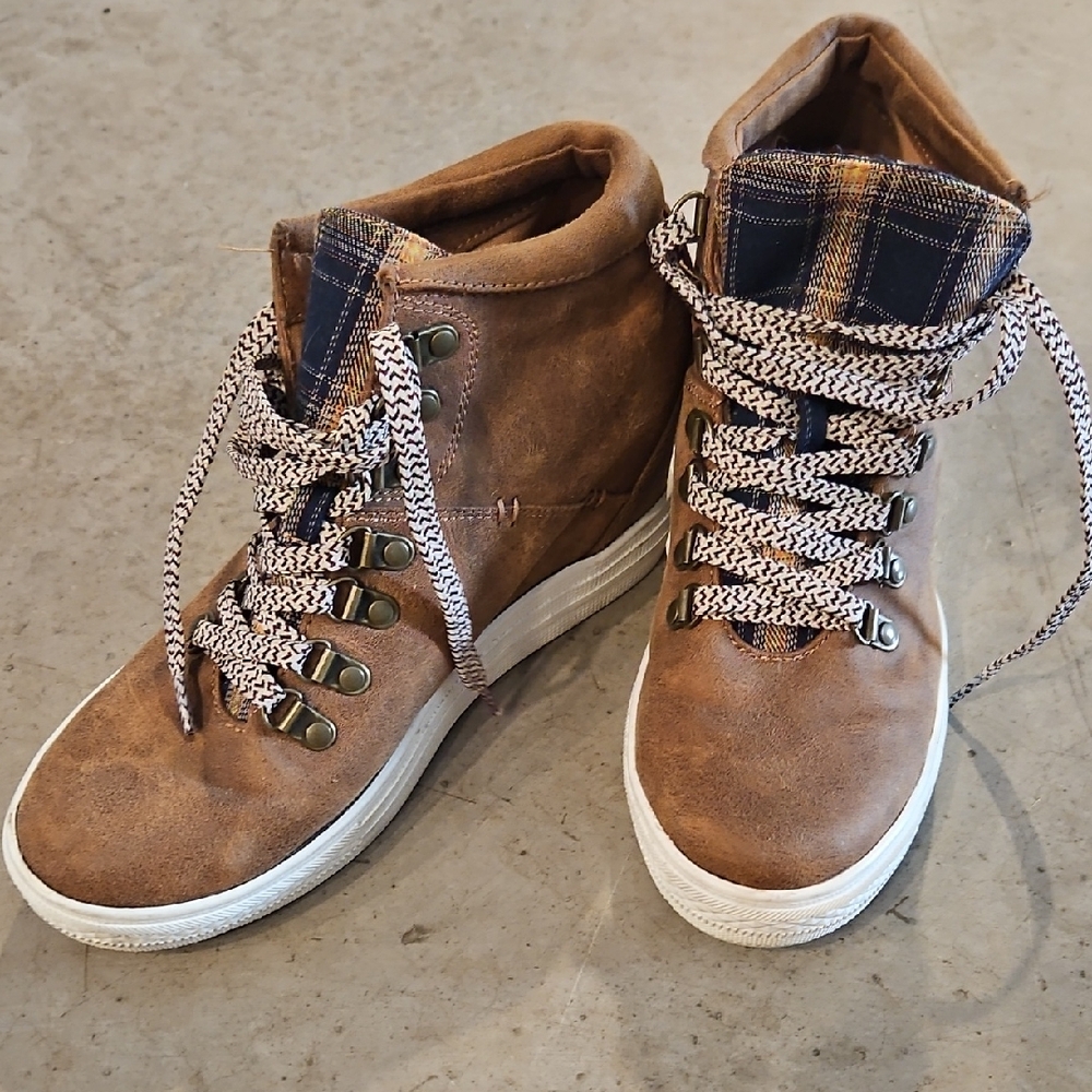 Not Rated Brown Sneakers with Plaid Accent